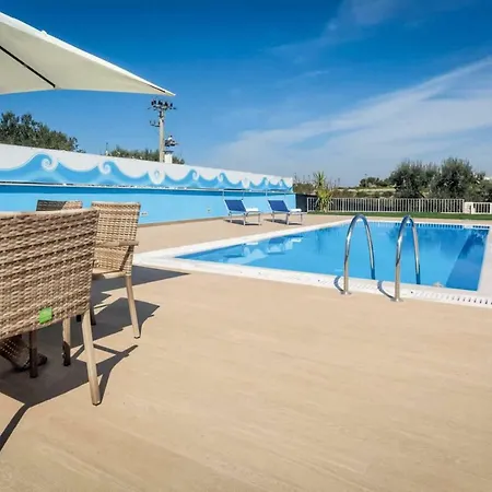 Fumarola Sleeps 8 Pool Air Con Wifi Ostuni